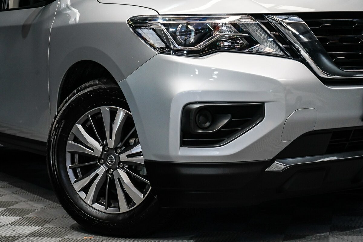 Nissan Pathfinder image 2