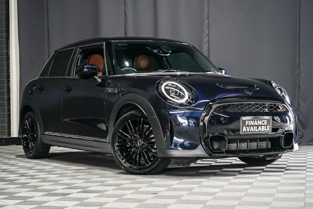 Mini Hatch image 1