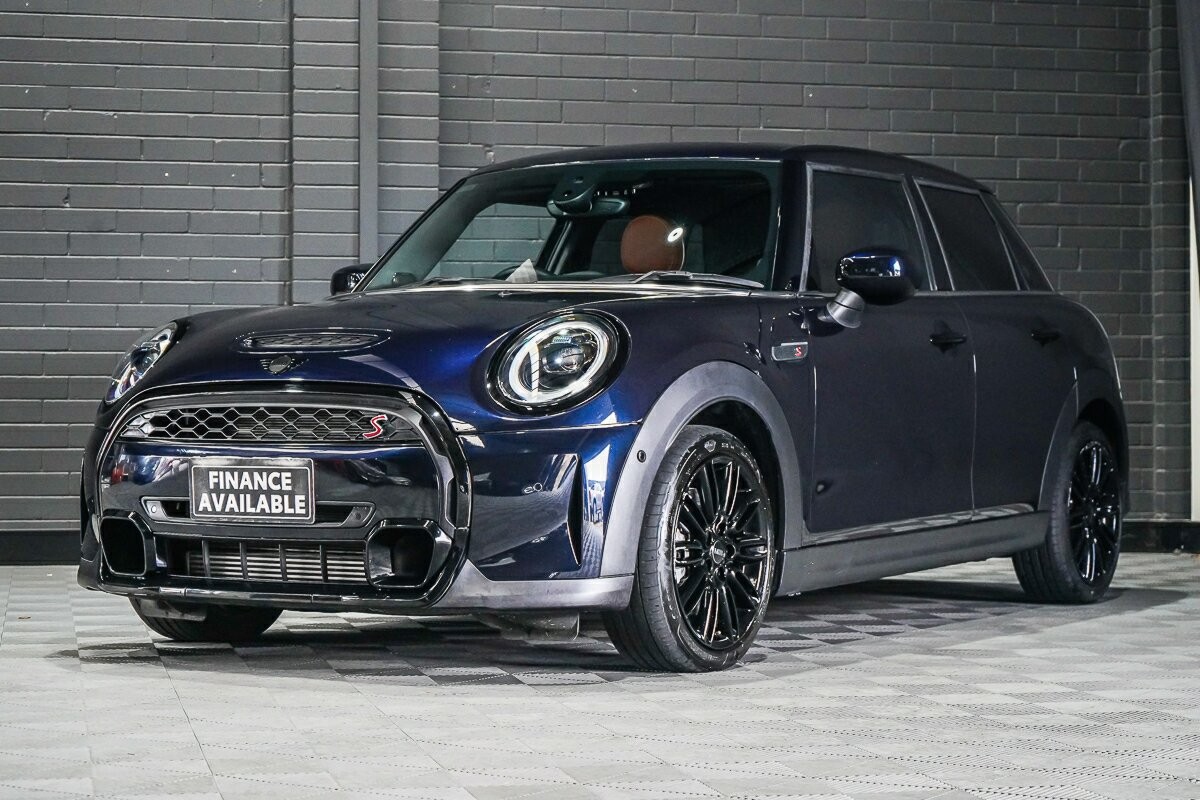 Mini Hatch image 4