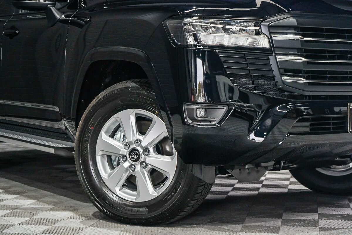 Toyota Landcruiser image 2