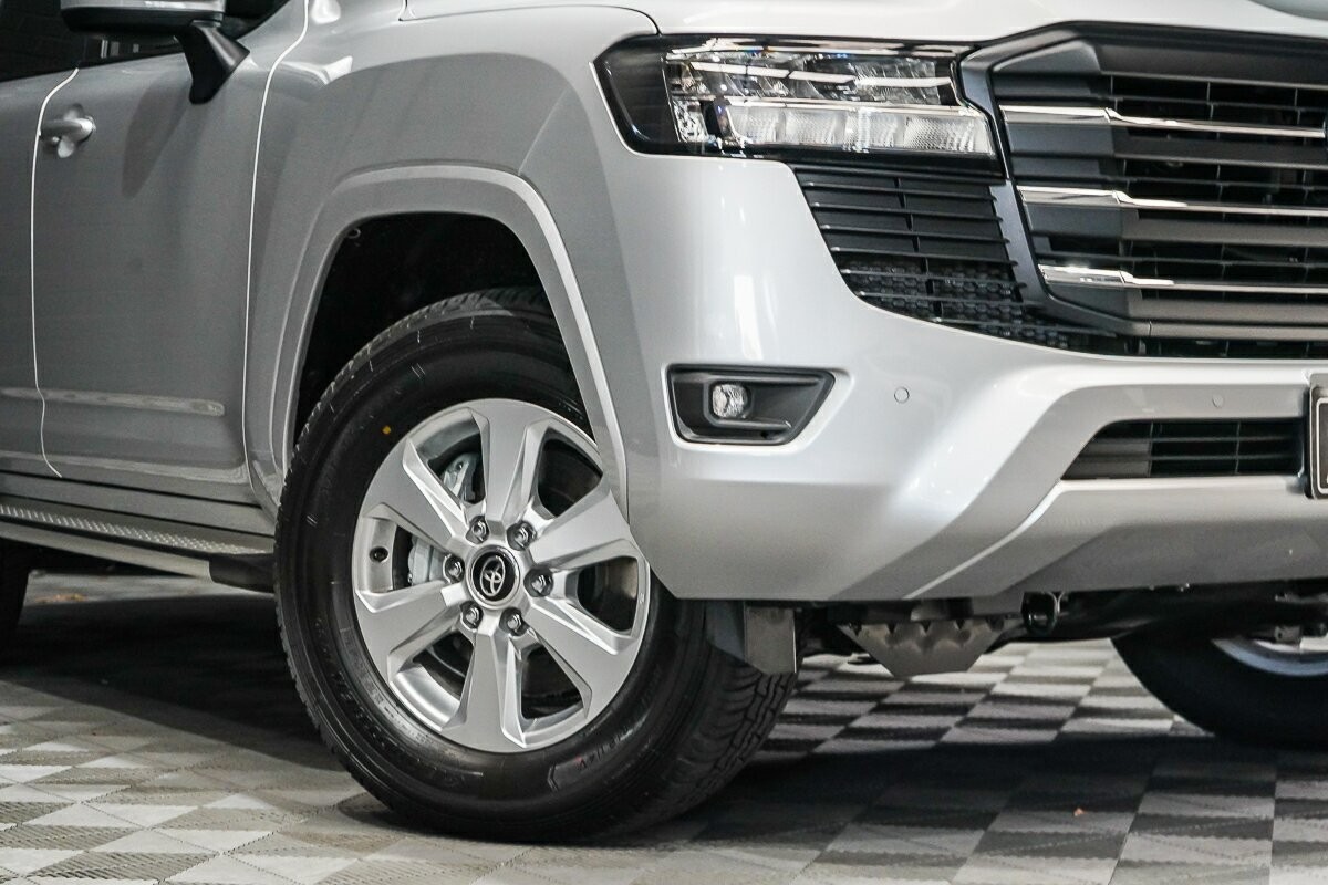 Toyota Landcruiser image 2