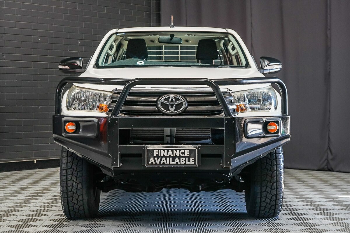 Toyota Hilux image 3