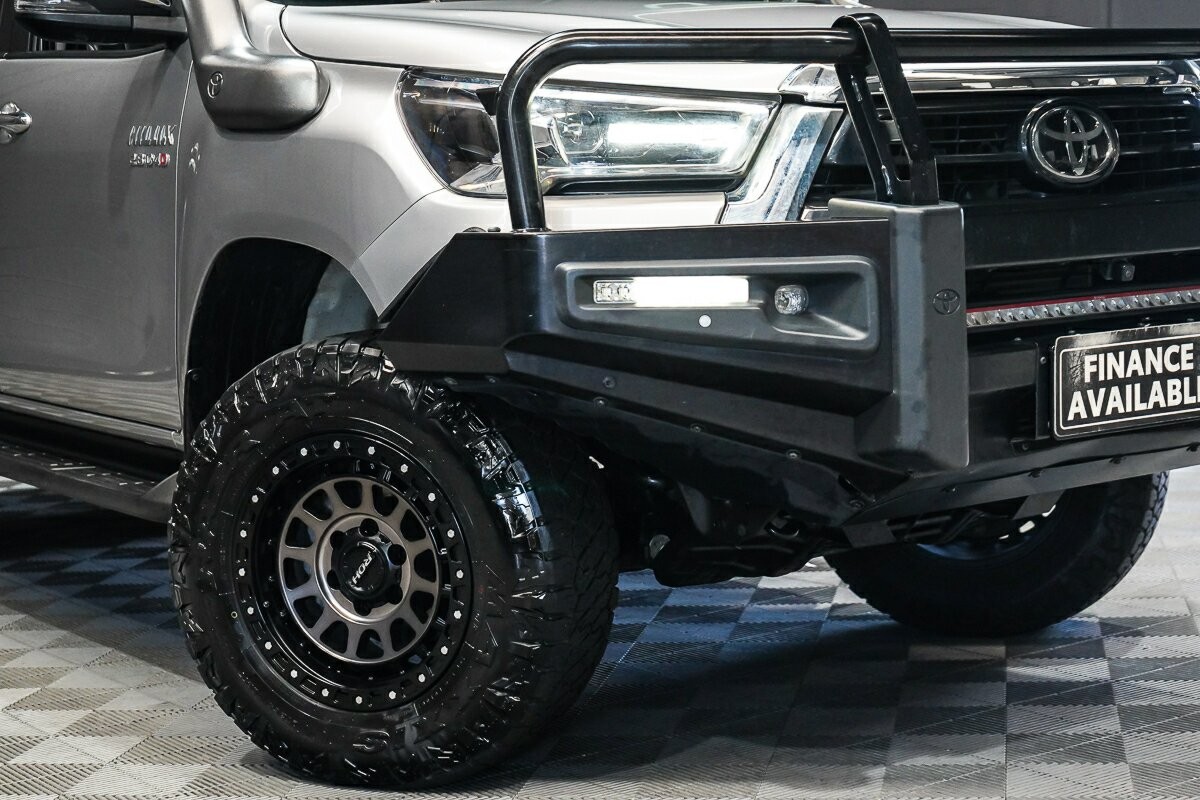 Toyota Hilux image 2