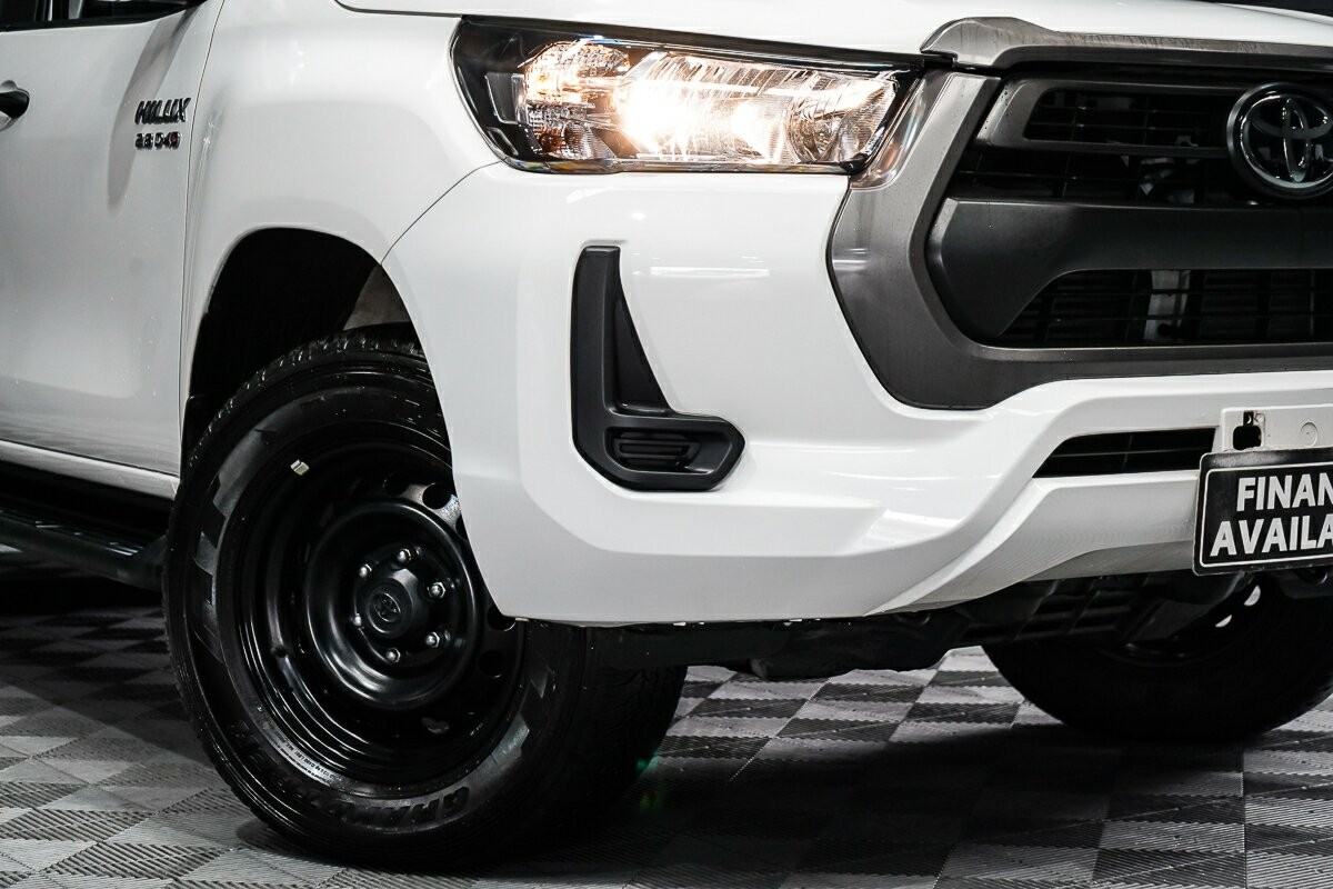 Toyota Hilux image 2