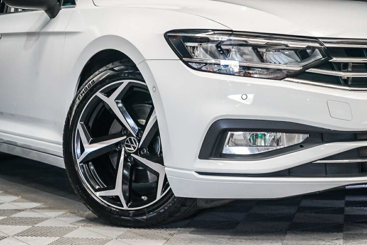 Volkswagen Passat image 2