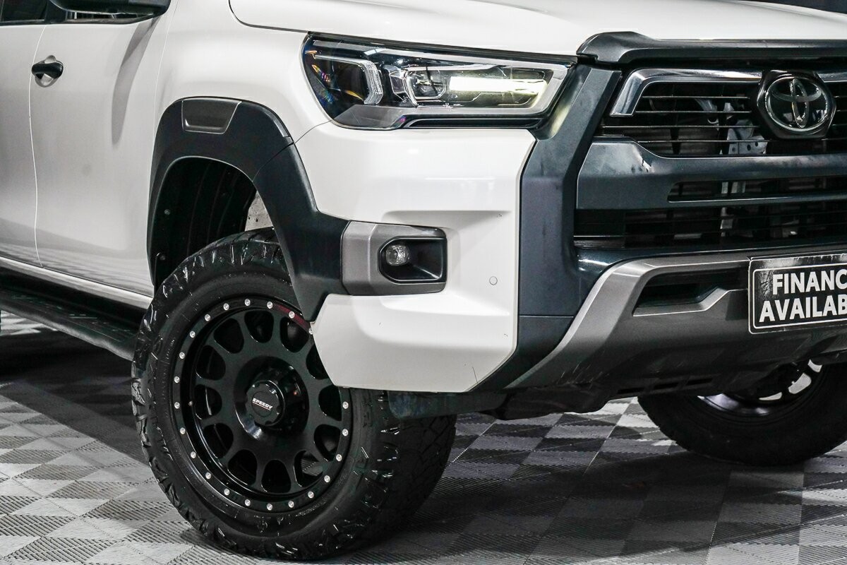 Toyota Hilux image 2