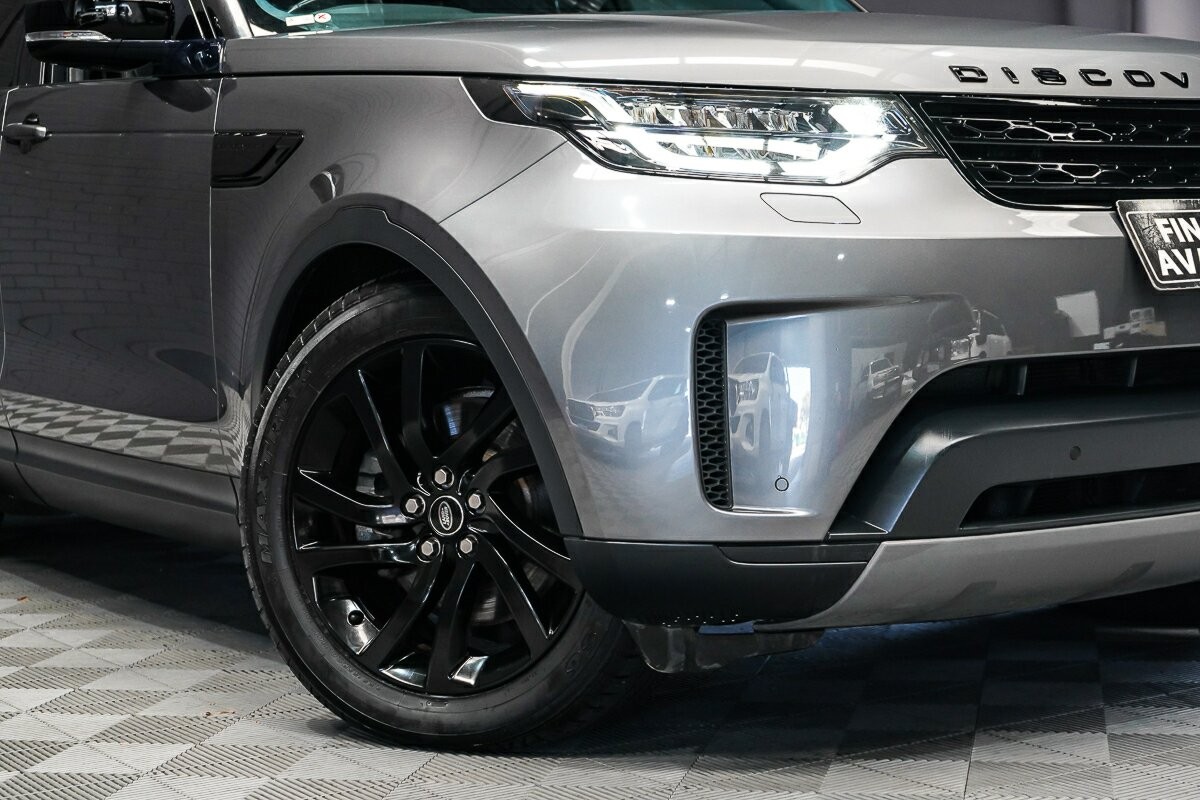 Land Rover Discovery image 2