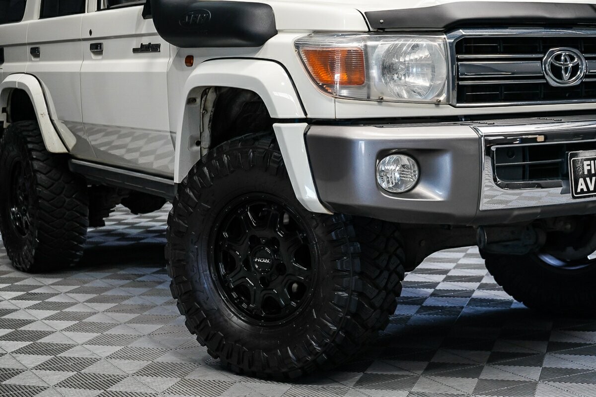 Toyota Landcruiser image 2