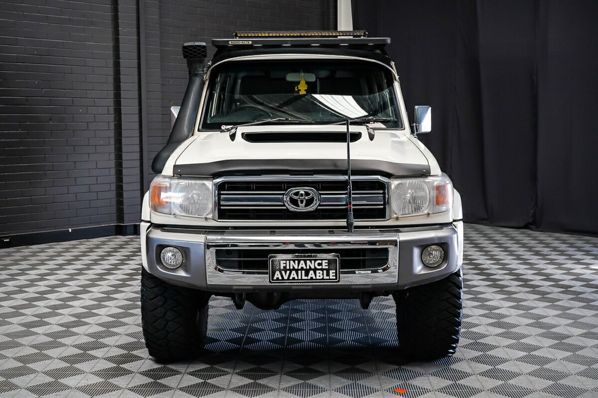 Toyota Landcruiser image 3