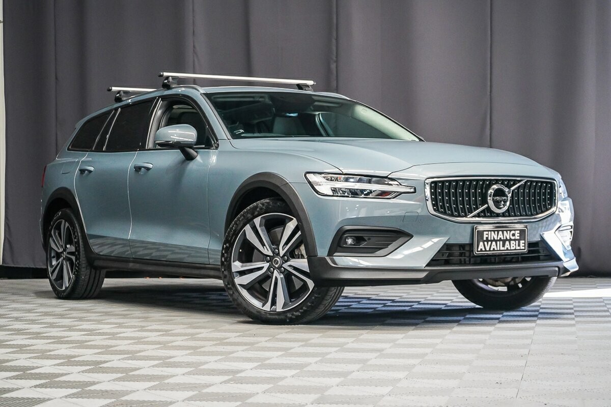 Volvo V60 Cross Country image 1