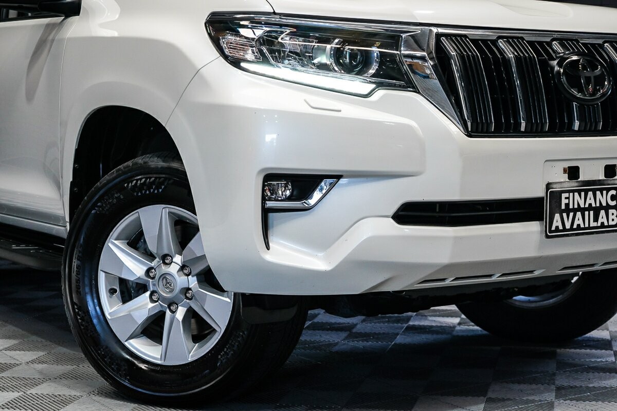 Toyota Landcruiser Prado image 2