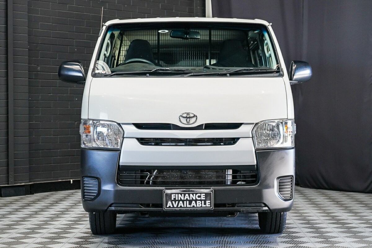 Toyota Hiace image 3