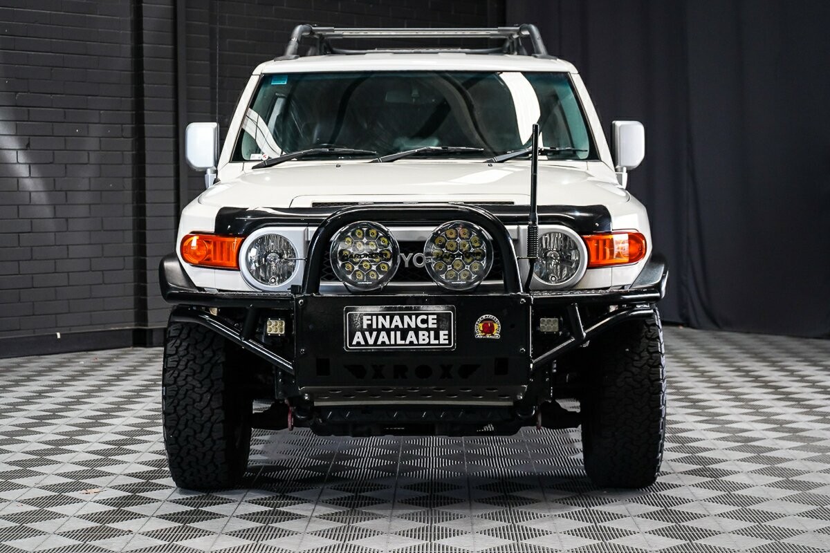 Toyota Fj Cruiser image 3