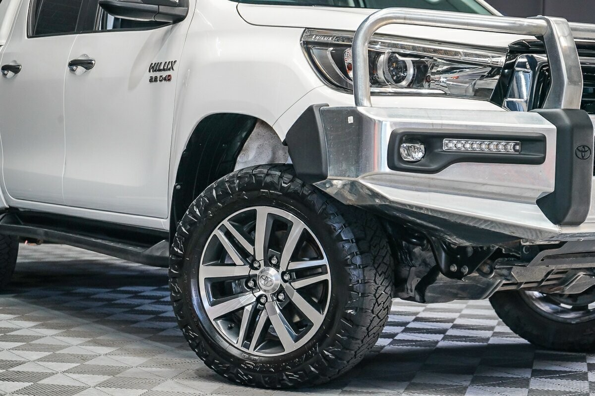 Toyota Hilux image 2