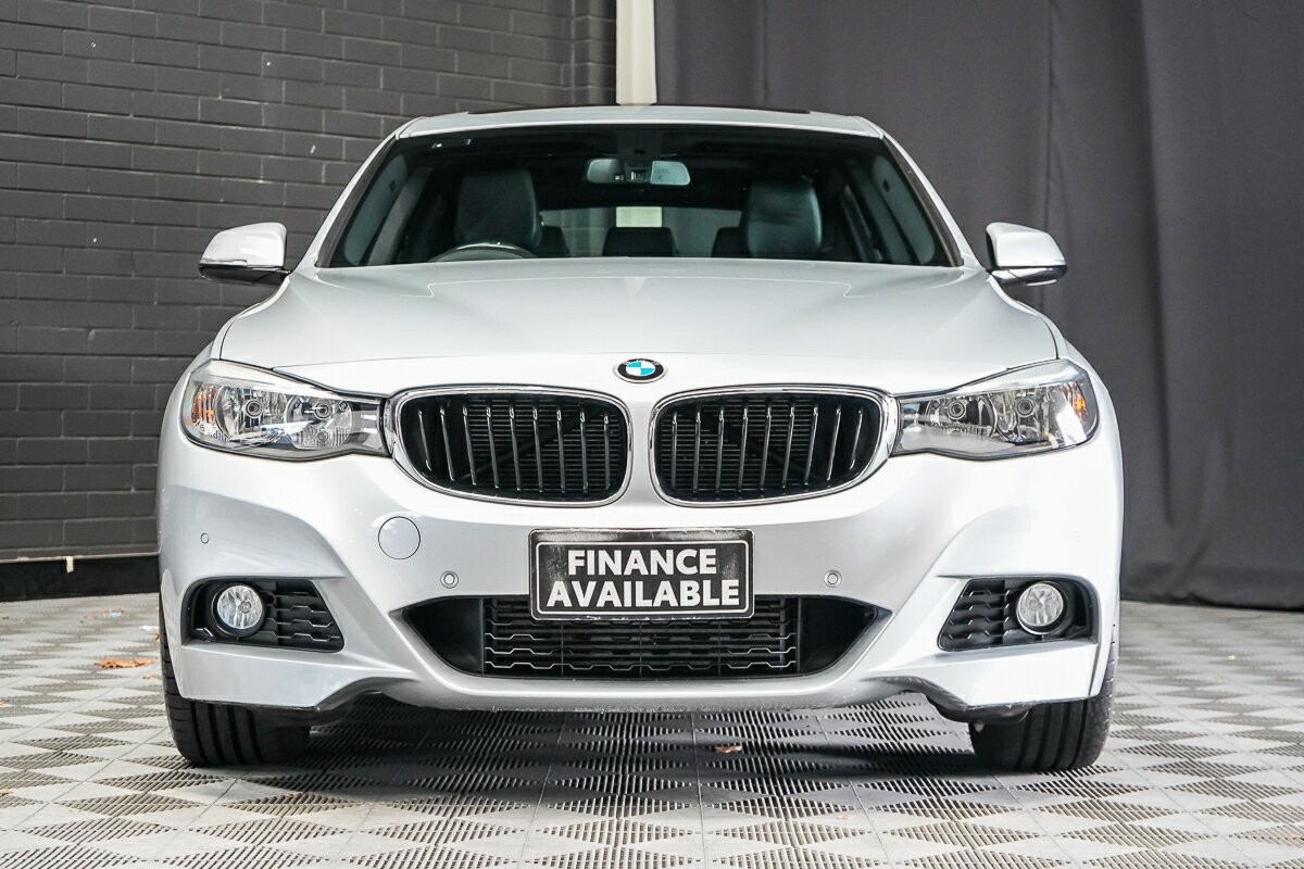 BMW 3 Series image 3
