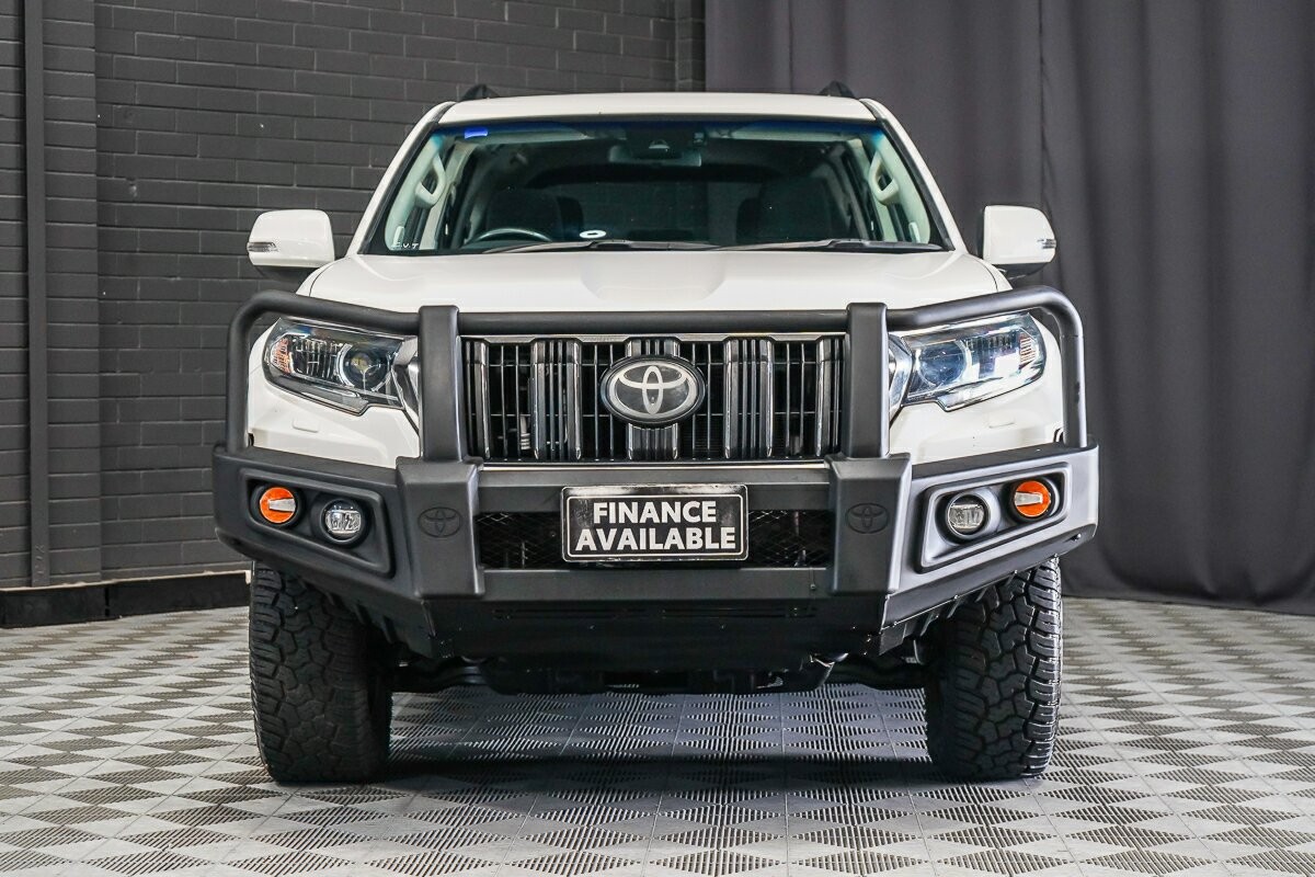 Toyota Landcruiser Prado image 3