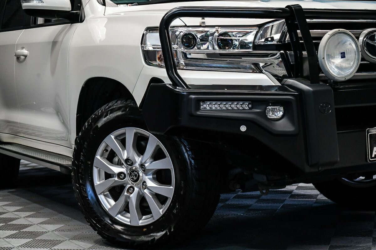 Toyota Landcruiser image 2