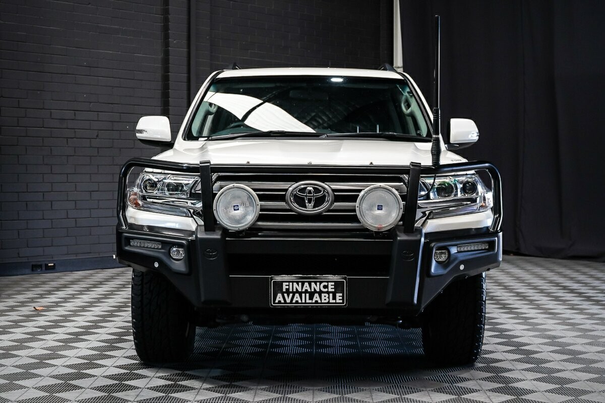 Toyota Landcruiser image 3
