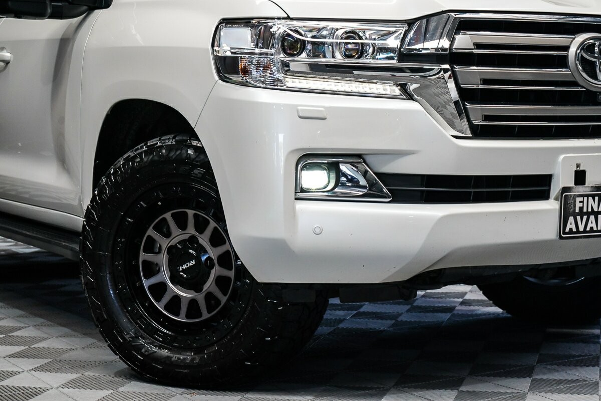 Toyota Landcruiser image 2