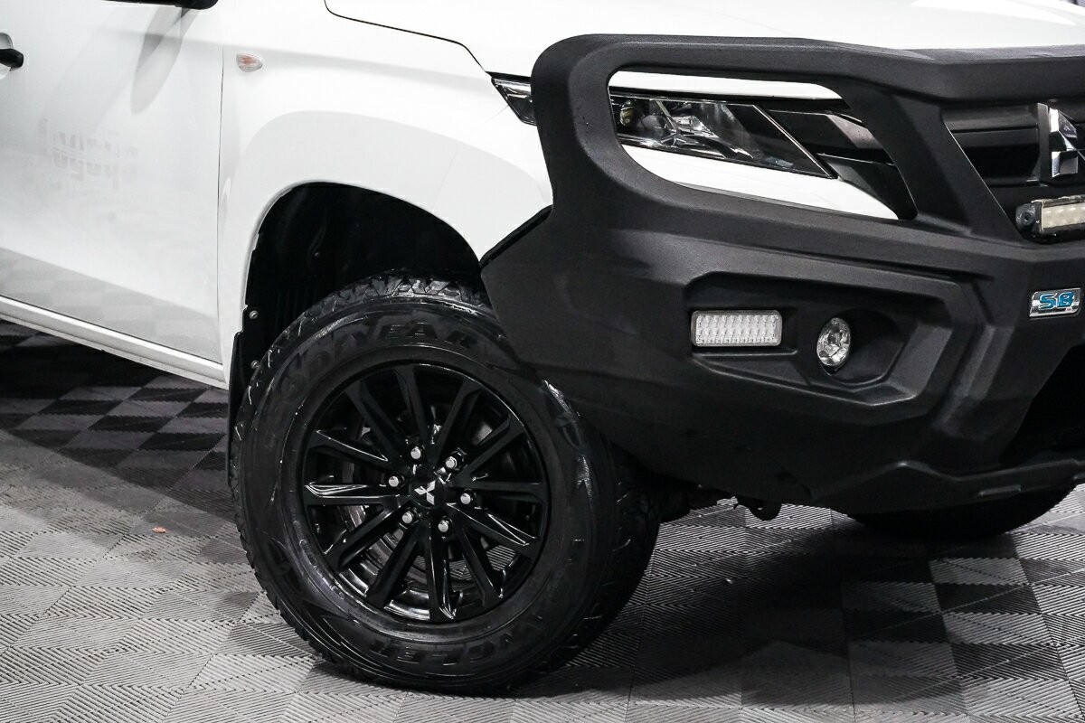 Mitsubishi Triton image 2