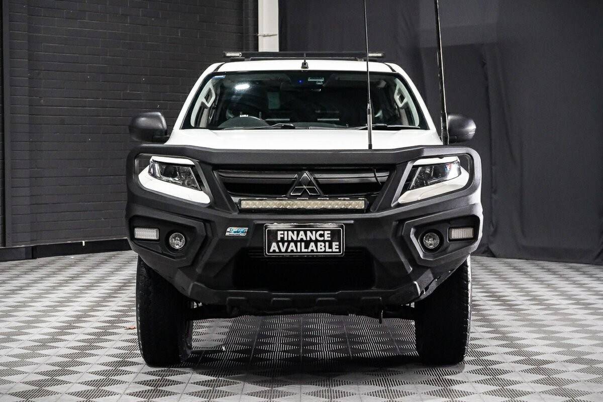Mitsubishi Triton image 3