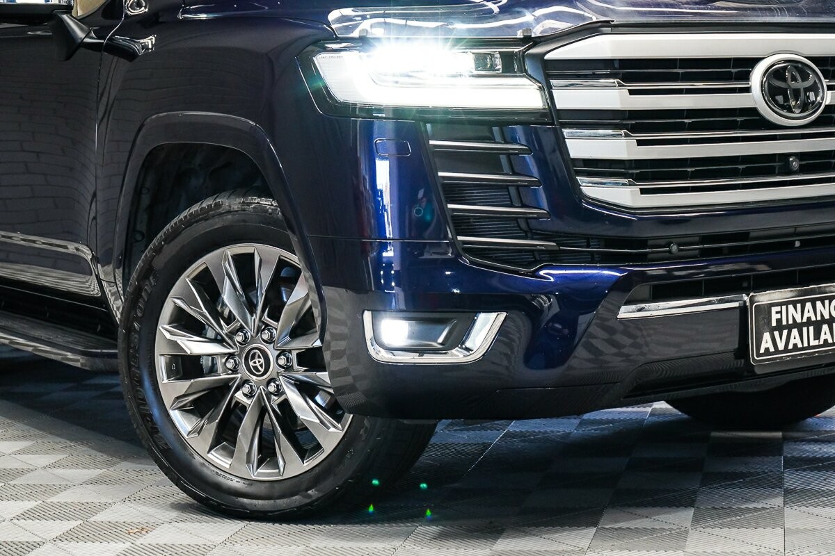 Toyota Landcruiser image 2