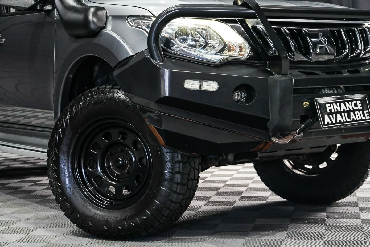Mitsubishi Triton image 2