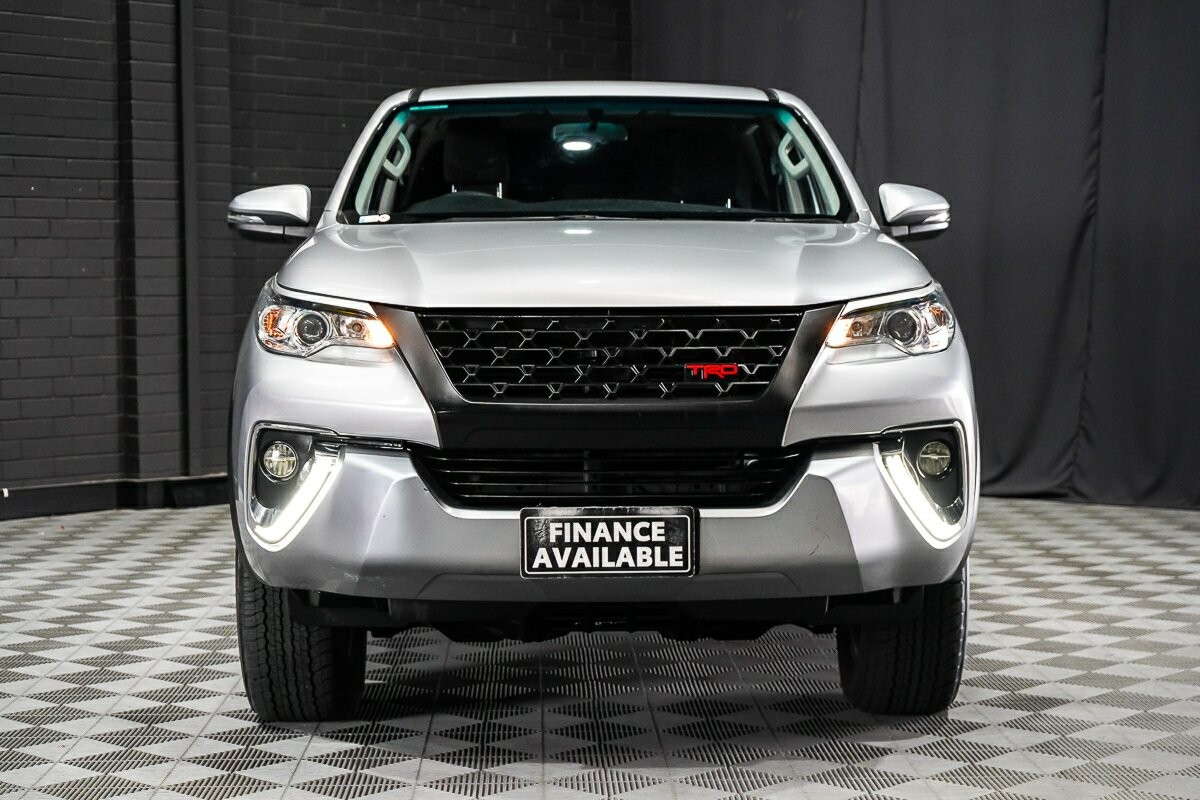 Toyota Fortuner image 3