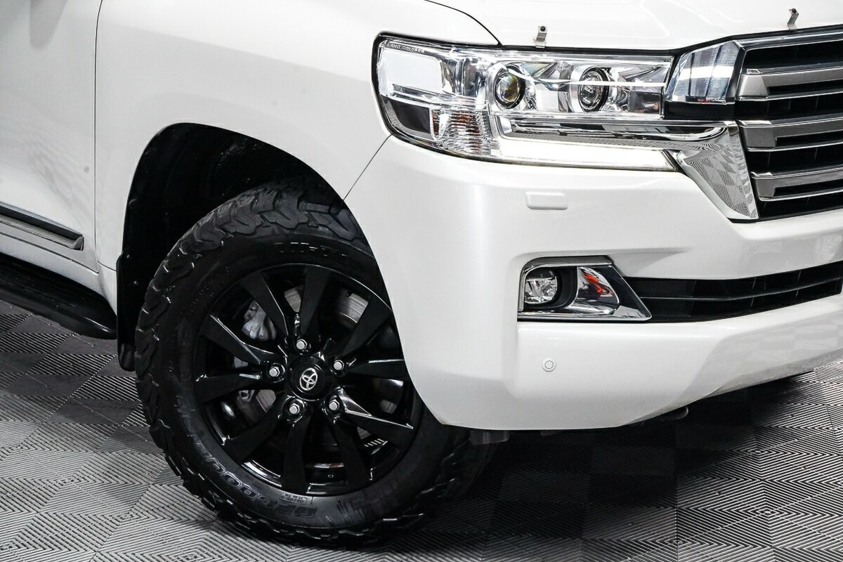 Toyota Landcruiser image 2