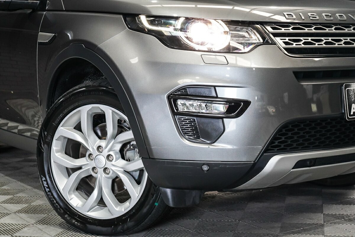 Land Rover Discovery Sport image 2