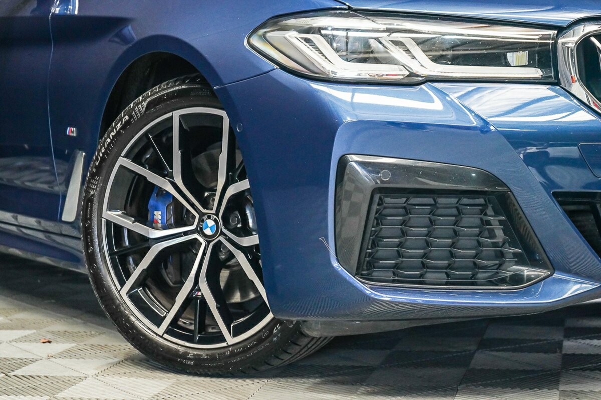 BMW 5 Series image 2