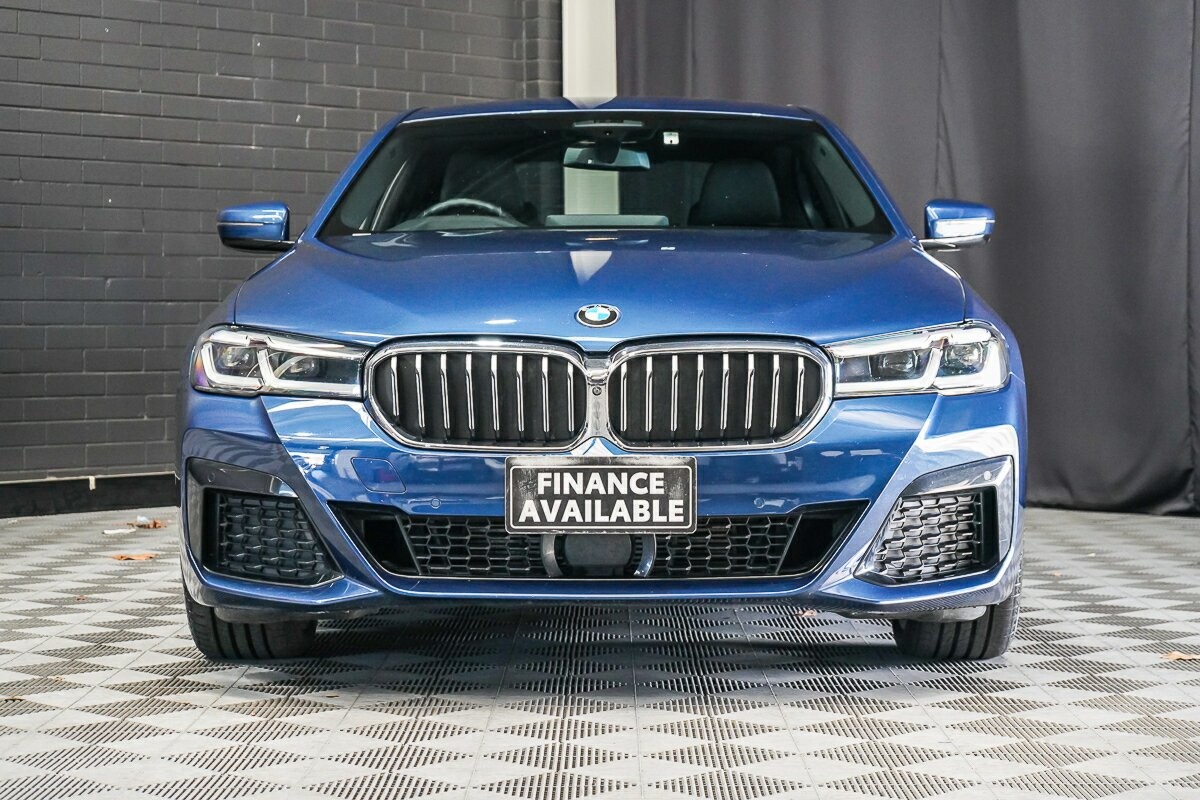 BMW 5 Series image 3