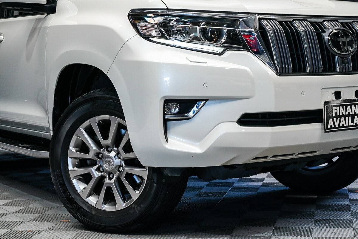 Toyota Landcruiser Prado image 2