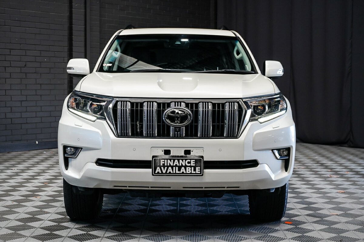 Toyota Landcruiser Prado image 3