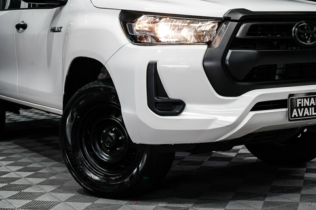 Toyota Hilux image 2