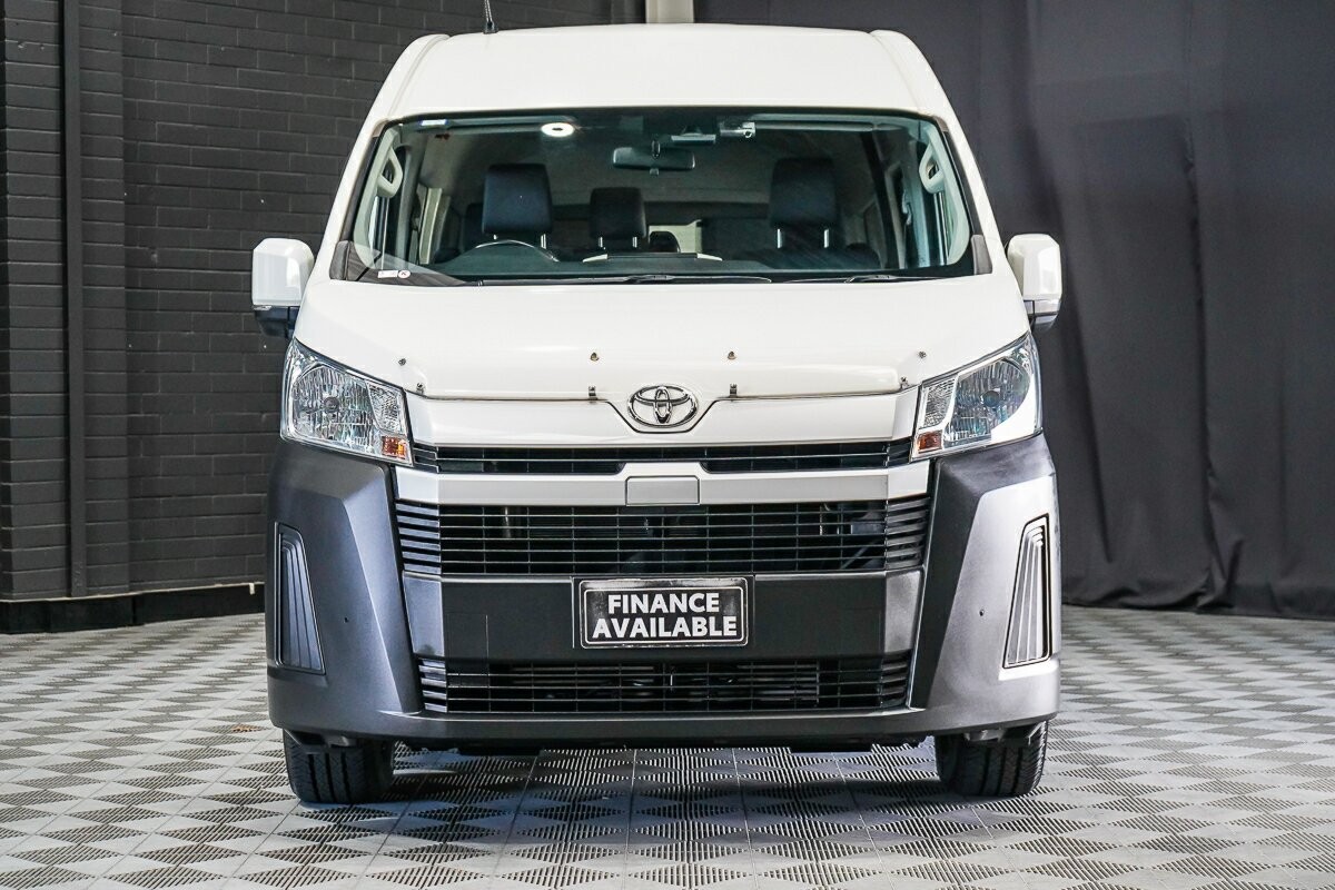Toyota Hiace image 3
