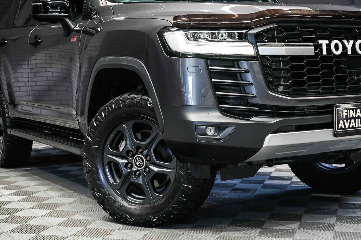 Toyota Landcruiser image 2