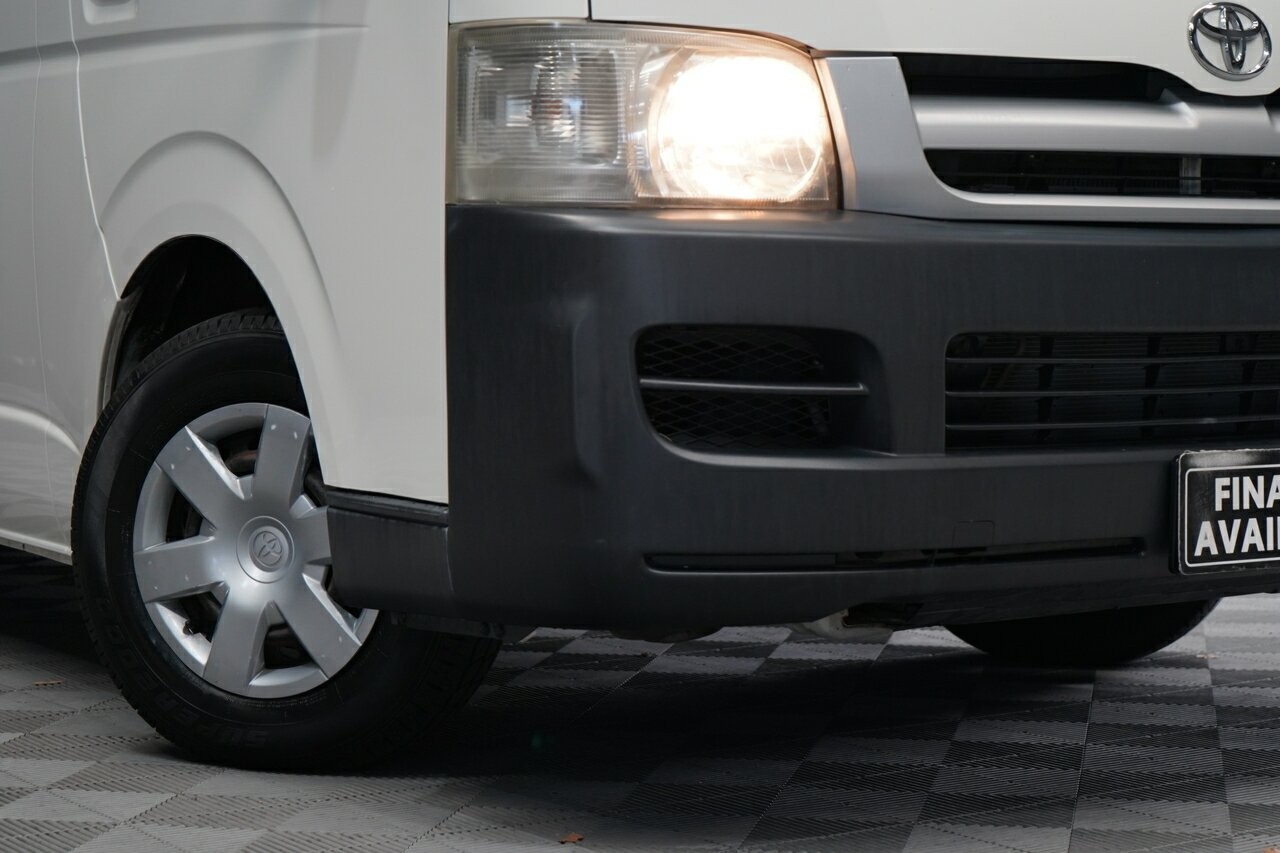 Toyota Hiace image 2