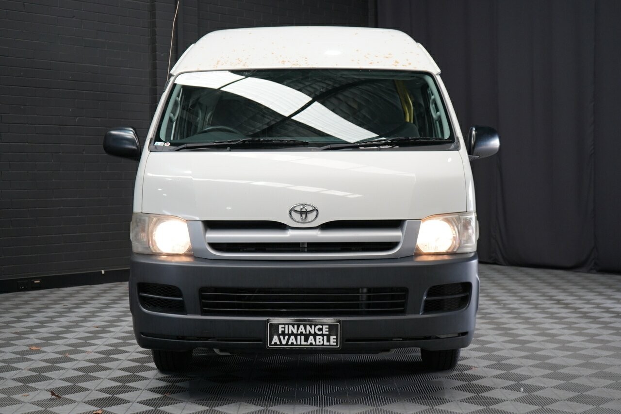Toyota Hiace image 3