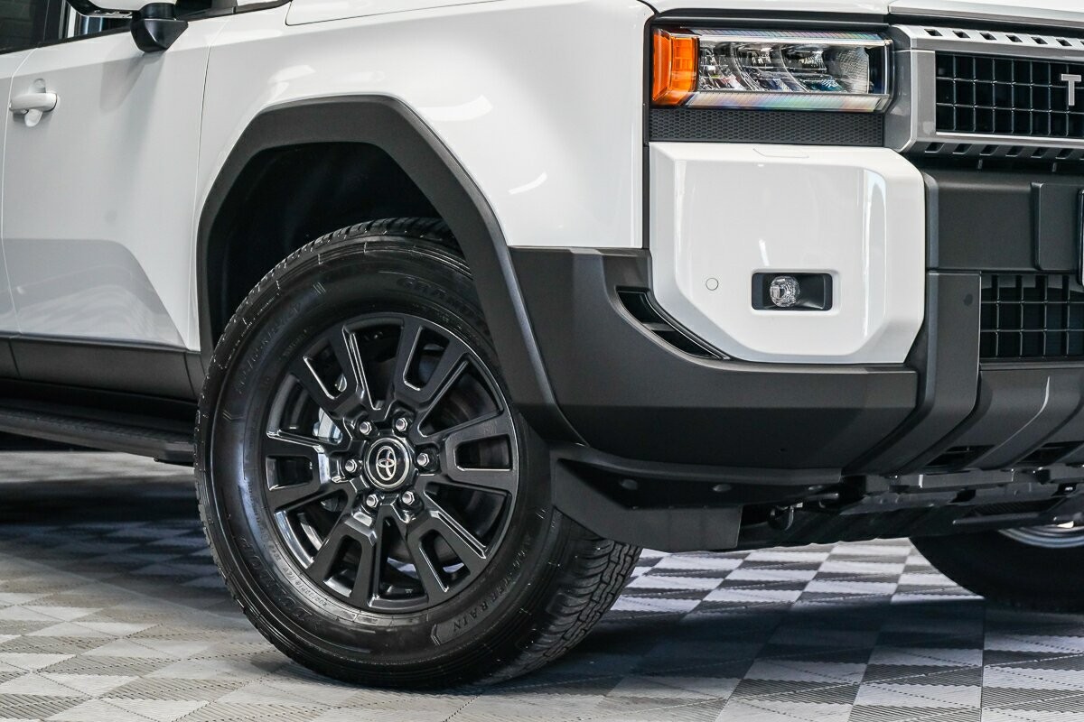 Toyota Landcruiser Prado image 2