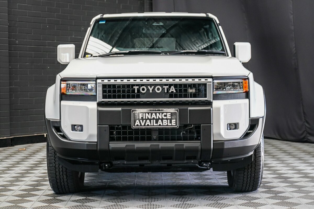 Toyota Landcruiser Prado image 3