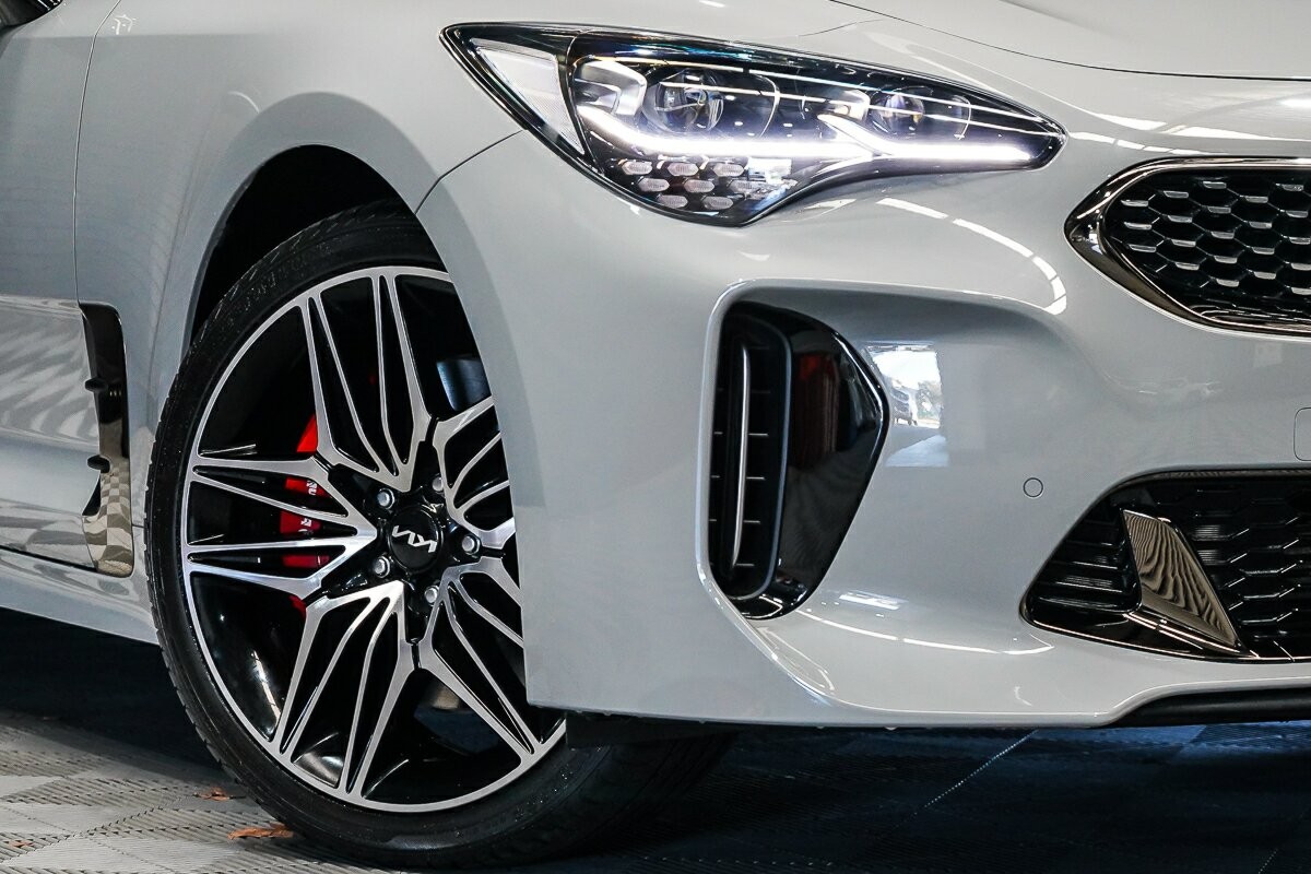 Kia Stinger image 2