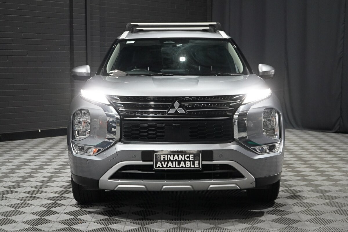 Mitsubishi Outlander image 3