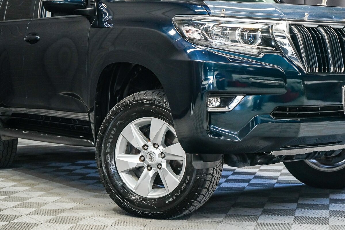 Toyota Landcruiser Prado image 2