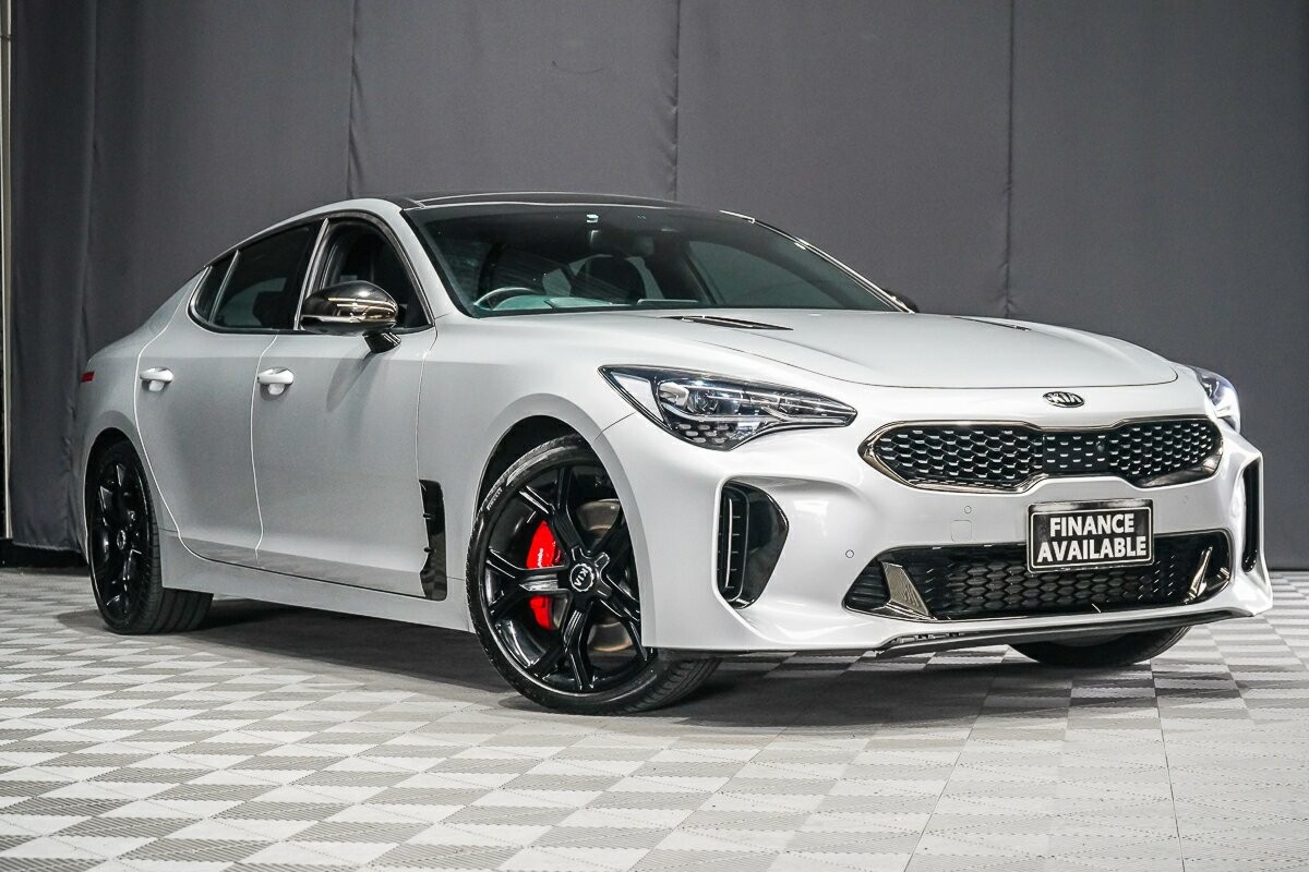 Kia Stinger image 1