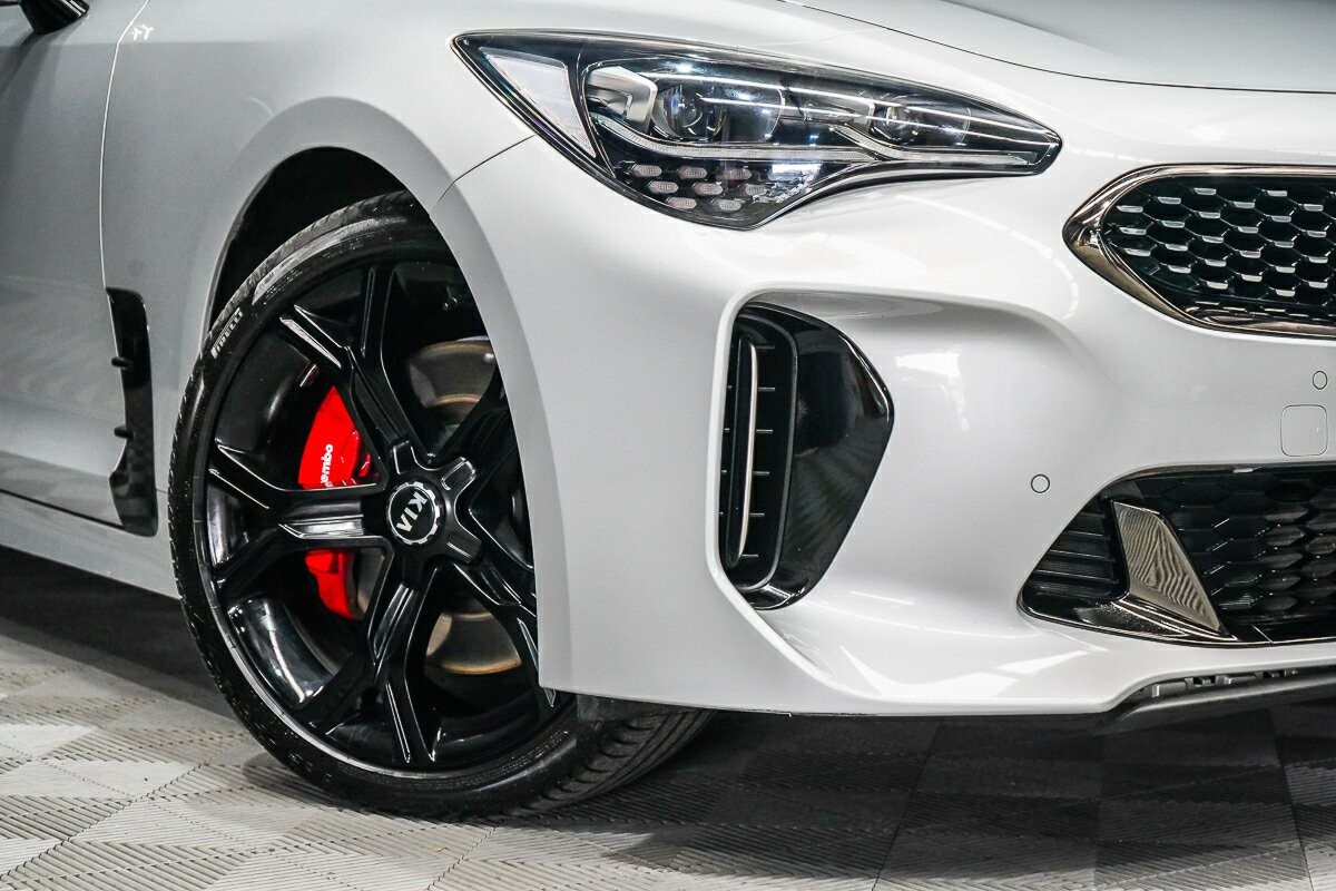 Kia Stinger image 2