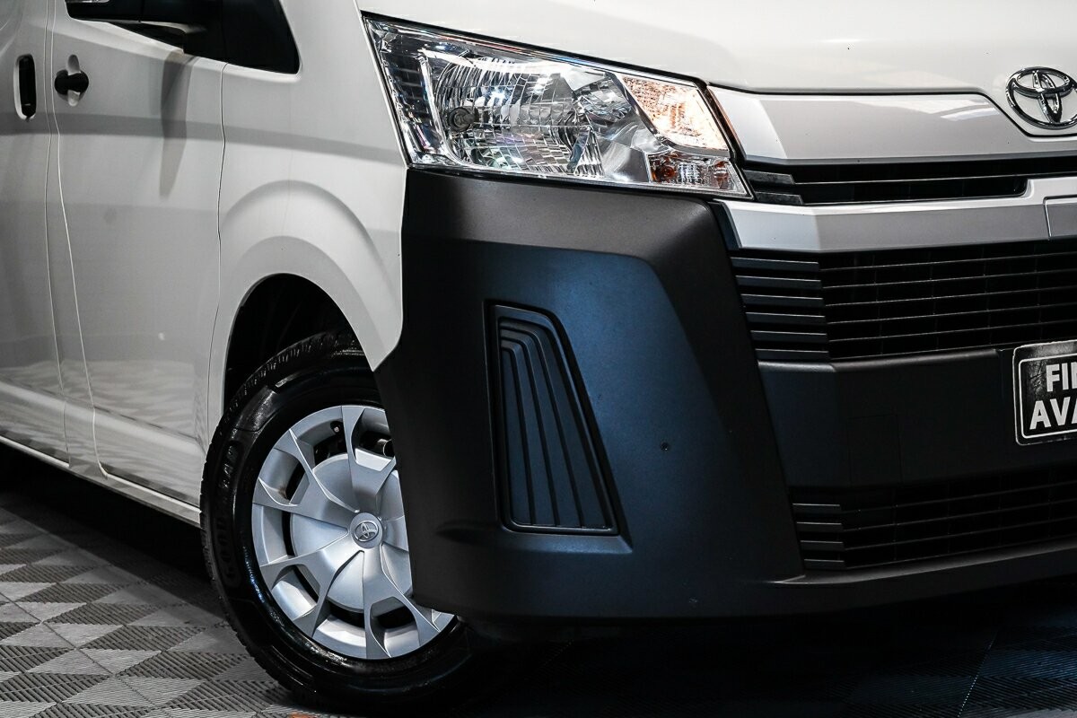 Toyota Hiace image 2