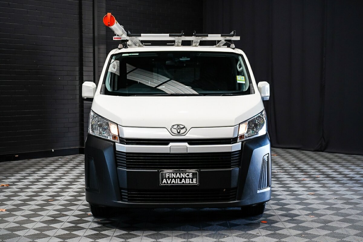Toyota Hiace image 3