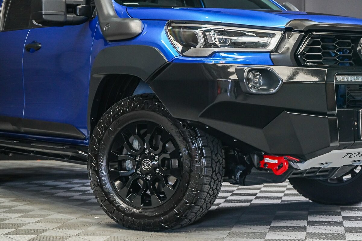 Toyota Hilux image 2