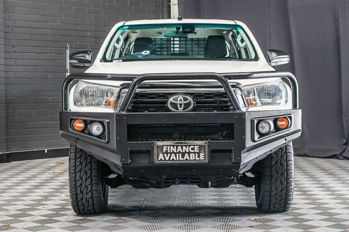 Toyota Hilux image 3